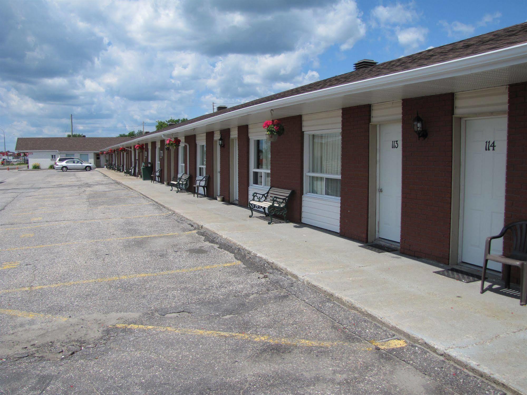 Lincoln Motel Sturgeon Falls Kültér fotó